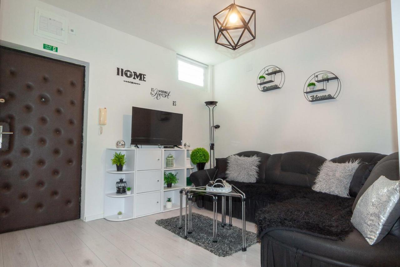 Apartment Jamblip สปลิท ภายนอก รูปภาพ