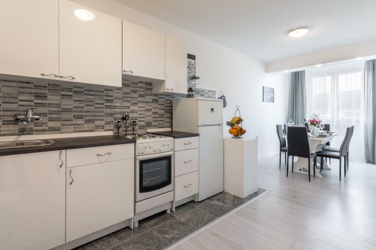 Apartment Jamblip สปลิท ภายนอก รูปภาพ