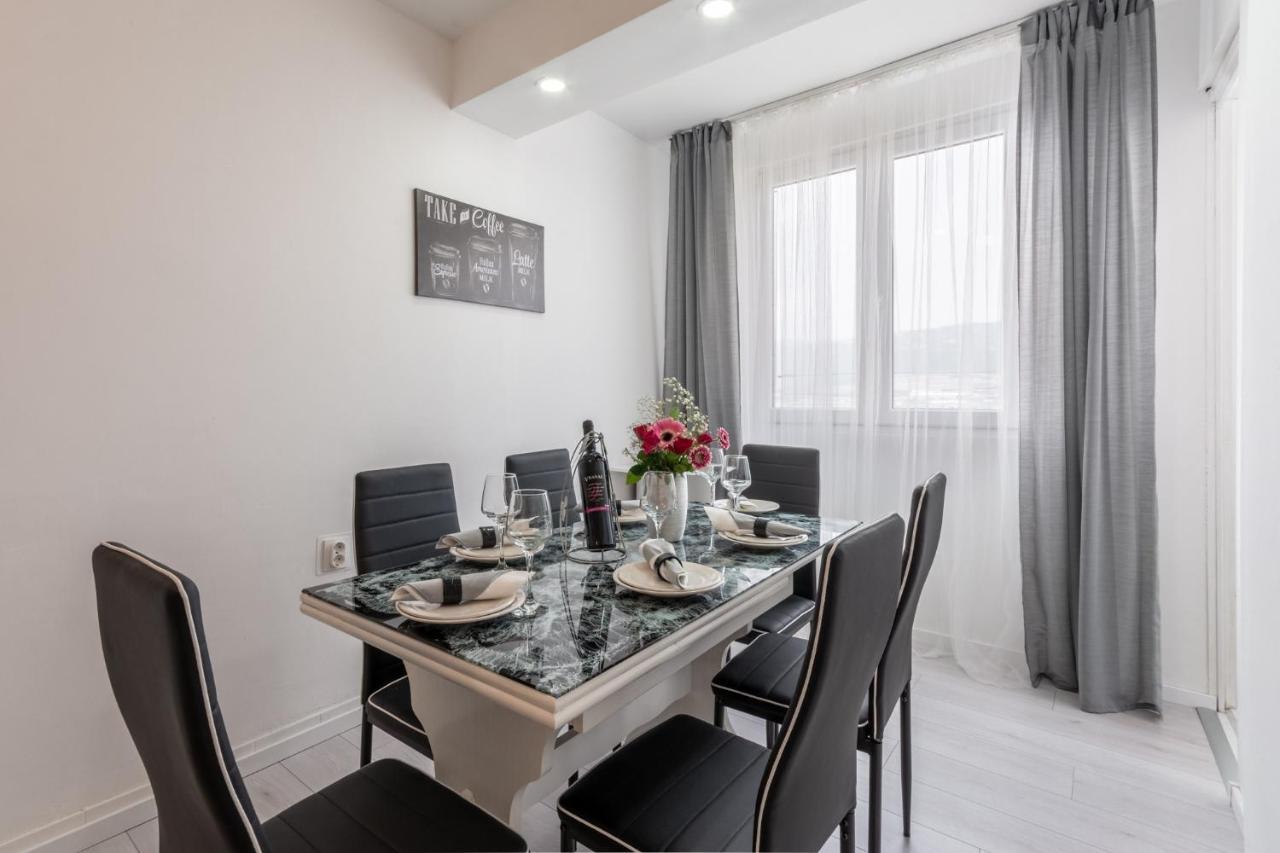 Apartment Jamblip สปลิท ภายนอก รูปภาพ