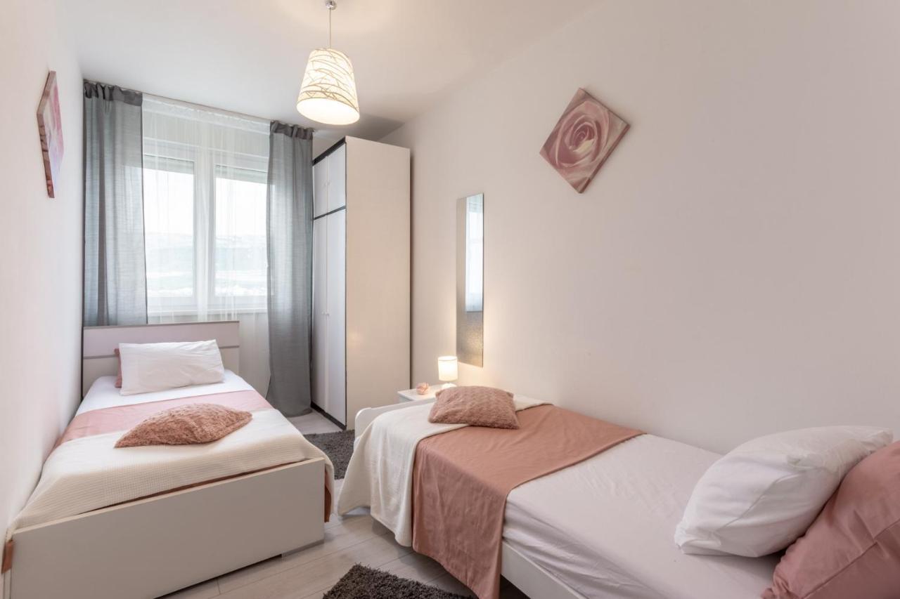 Apartment Jamblip สปลิท ภายนอก รูปภาพ